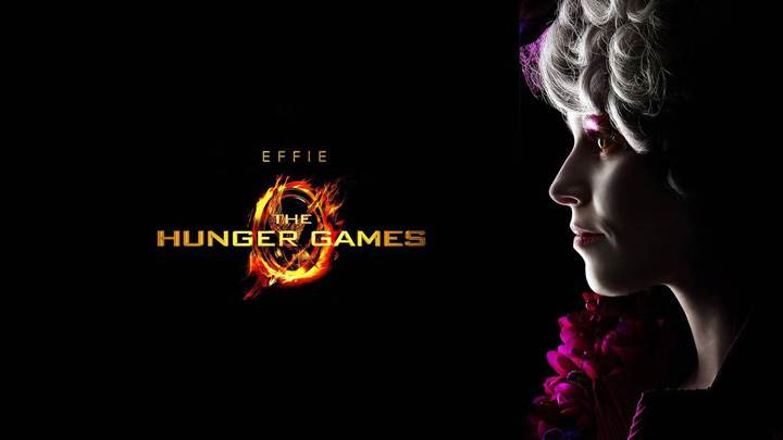 The Hunger Games – Elizabeth Banks As Effie Trinket Side Face Closeup